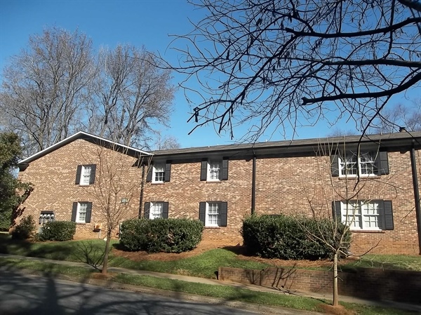 2141 #104 Selwyn Ave